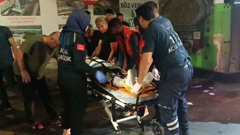 Otomobil ile motosiklet çarpıştı: Yolcu metrelerce savruldu