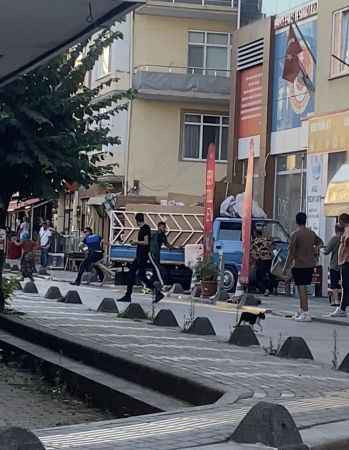 Kocaeli'de zabıta ile karton toplayıcıları birbirine girdi! O anlar kamerada