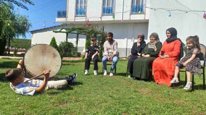 8 yaşında Kocaeli'de düğünlerin vazgeçilmezi oldu