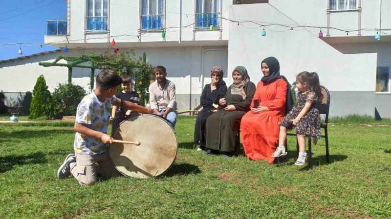 8 yaşında Kocaeli'de düğünlerin vazgeçilmezi oldu