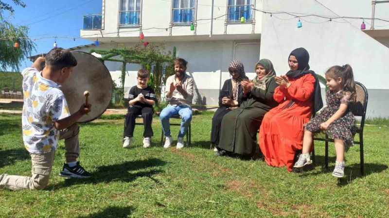8 yaşında Kocaeli'de düğünlerin vazgeçilmezi oldu