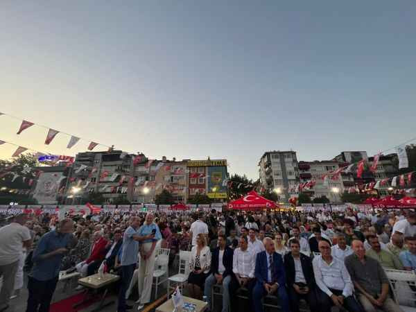 İzmit Belediyesinin festivalinde ittifakı gören yok!