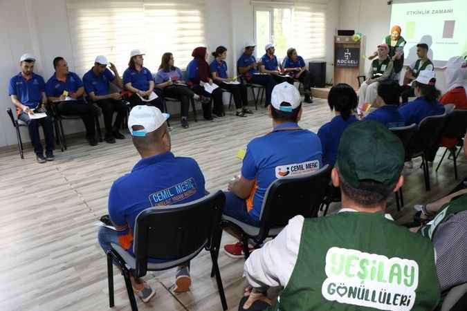 Özel öğrencilere kuklalarla teknoloji bağımlılığı anlatıldı