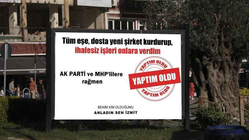Montajlı billboardlarla yüklendi
