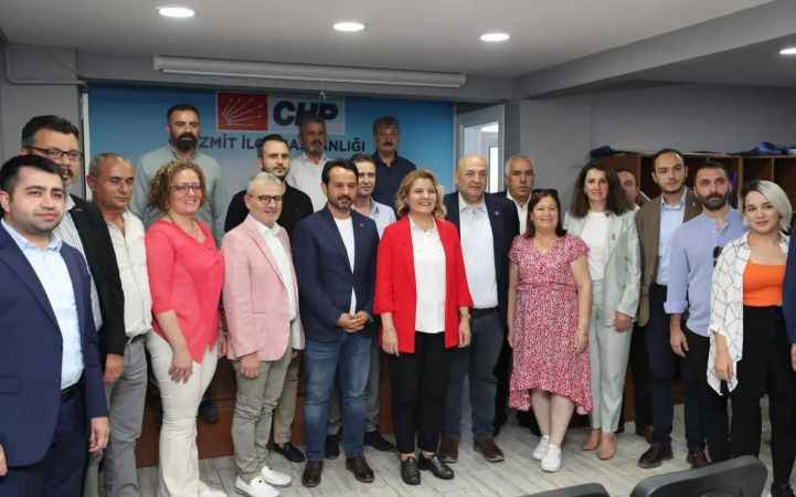 Hürriyet 4 yıl sonra CHP binasında