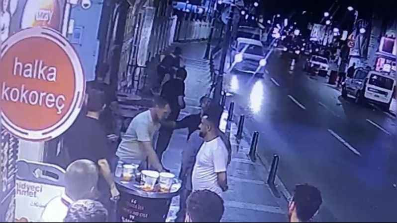 Akıl almaz olay kamerada: Kovulunca müşterilerin üstüne tiner attı
