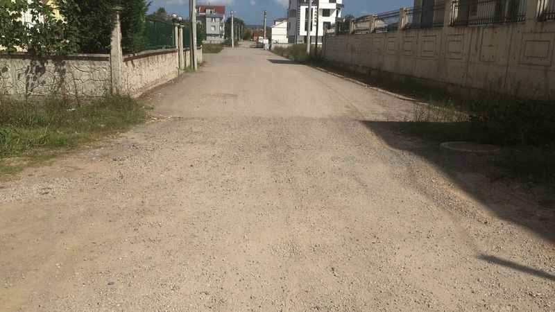 Bu yol nedeniyle başlarına gelmeyen kalmamış! Belediyeye bildirmişler ama…