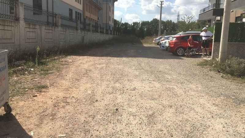 Bu yol nedeniyle başlarına gelmeyen kalmamış! Belediyeye bildirmişler ama…