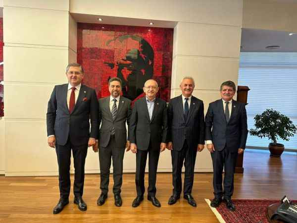 Hep birlikte genel merkeze gittiler