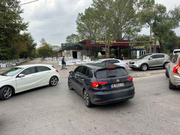 Alikahya’da trafik çilesi! “5 dakikalık yol 45 dakika sürüyor”