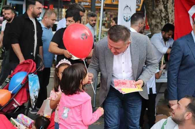 Kocaeli Kent Konseyi'nin gençlerinden 100. yılda 100 kütüphane projesine destek