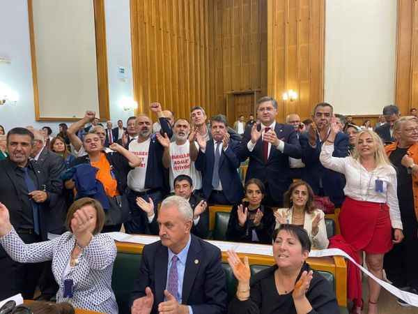 Metrelerce imzayla Meclis'e Kocaeli'den EYT çıkarması