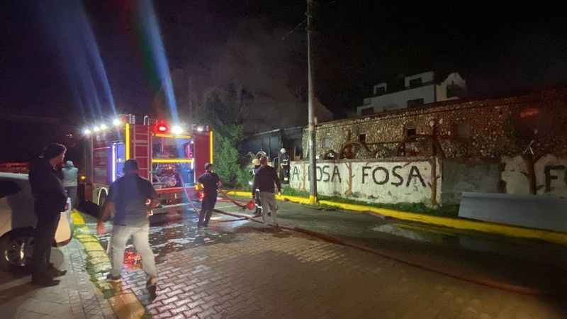 Kocaeli'deki restoran yanarak kullanılamaz hale geldi