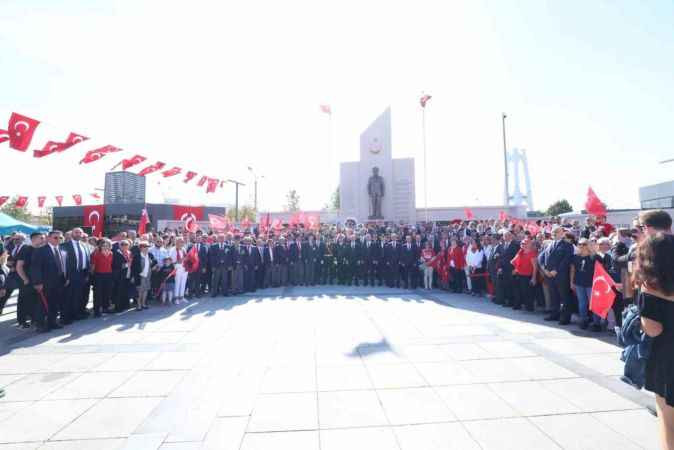 İlk tören Atatürk Anıtı'nda gerçekleşti!