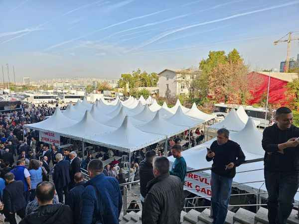Akın akın geliyorlar
