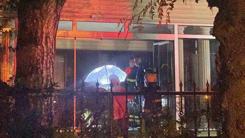 Kocaeli'de 2 katlı evde yangın