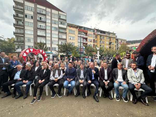 CHP’liler Can Atalay için oturma eylemi yaptı