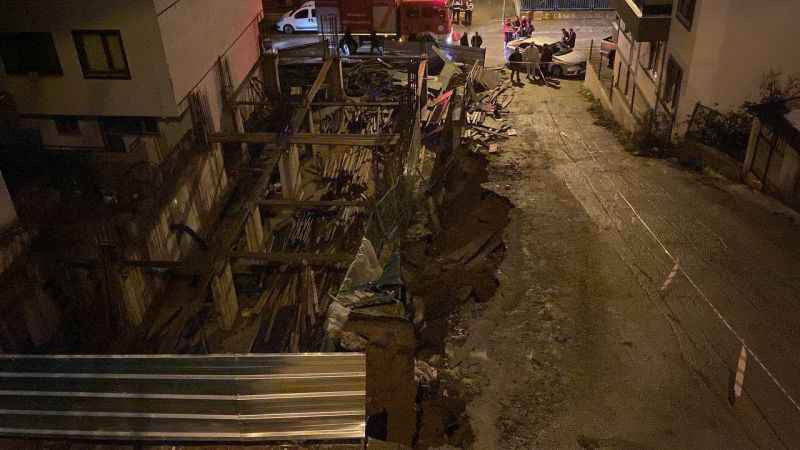 İzmit'te aynı mahallede ikinci kez duvar ve yol çöktü