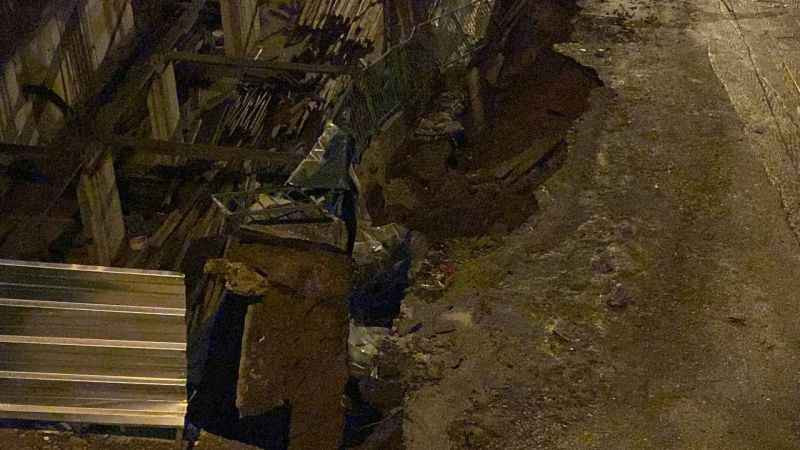 İzmit'te aynı mahallede ikinci kez duvar ve yol çöktü