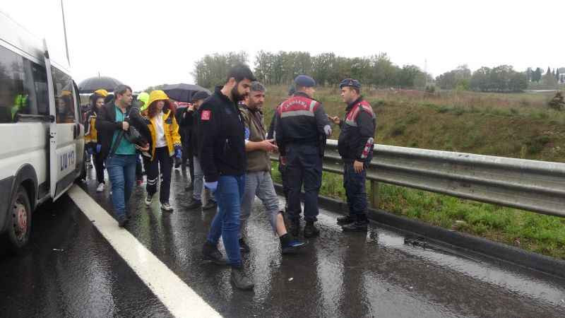 İşçi servisi ile ticari taksi çarpıştı: Çok sayıda yaralı
