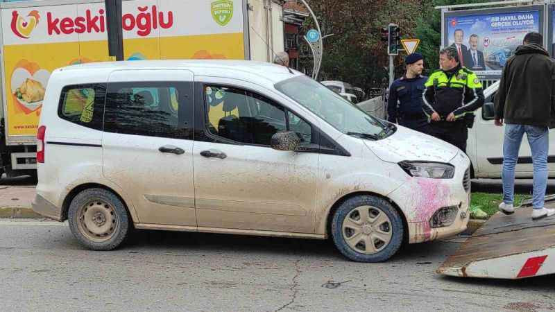 Her yeri kırmızı görünce çarptığı yayanın kanı sandı, sinir krizi geçirdi