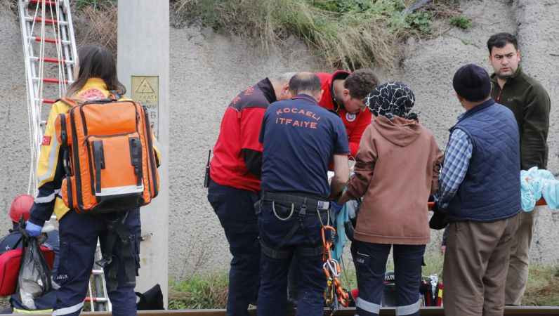 Raylarda yürüyen vatandaşa Yüksek Hızlı Tren (YHT) çarptı