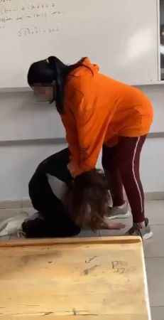 Kocaeli'deki lisede dehşet anları! Genç kızı böyle darp ettiler!