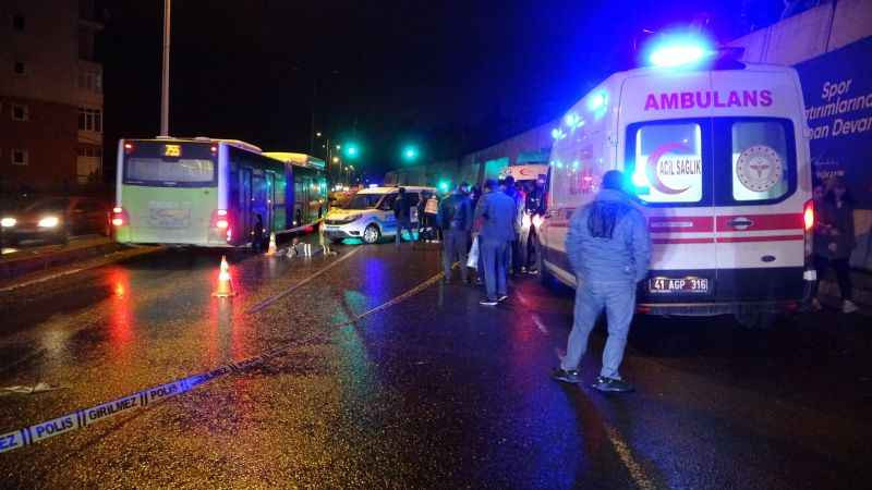 Kocaeli’de korkunç kaza! Otomobilin çarpıp tırın sürüklediği kız çocuğu öldü