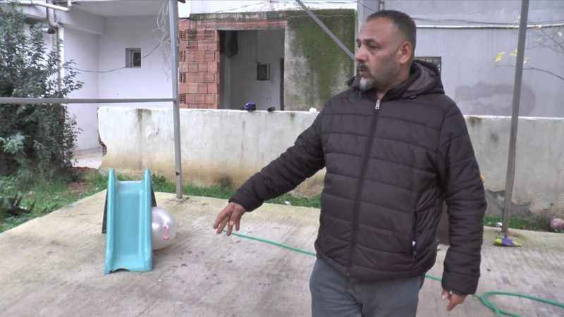 Çocuklarıyla bahçede otururken dehşeti yaşattılar!