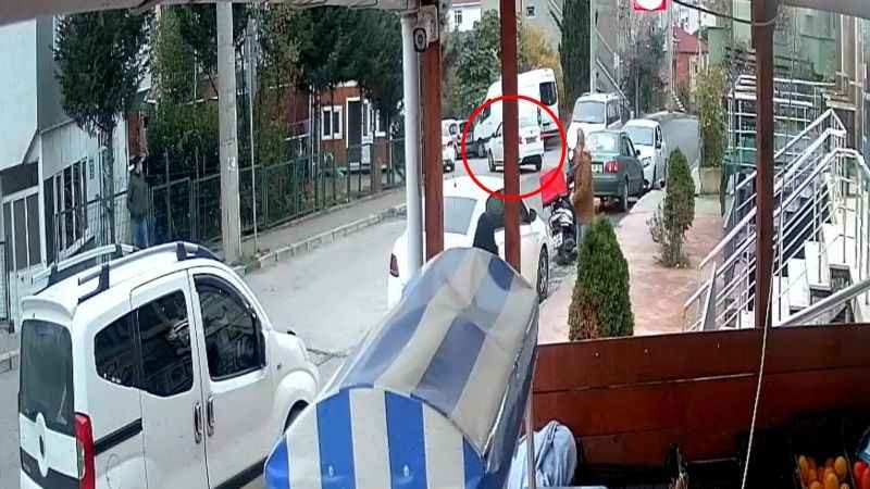 Çocuklarıyla bahçede otururken dehşeti yaşattılar!