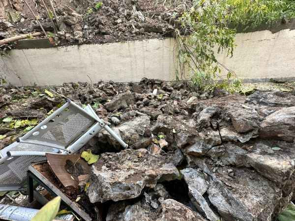 İzmit İlçe Milli Eğitim’in bahçesine bina çöktü
