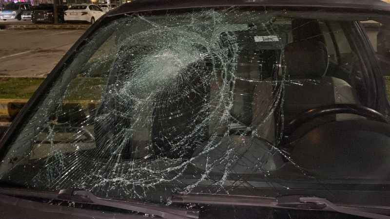 Kocaeli'de garip olay 35 aracın camını patlatıp kayıplara karıştılar