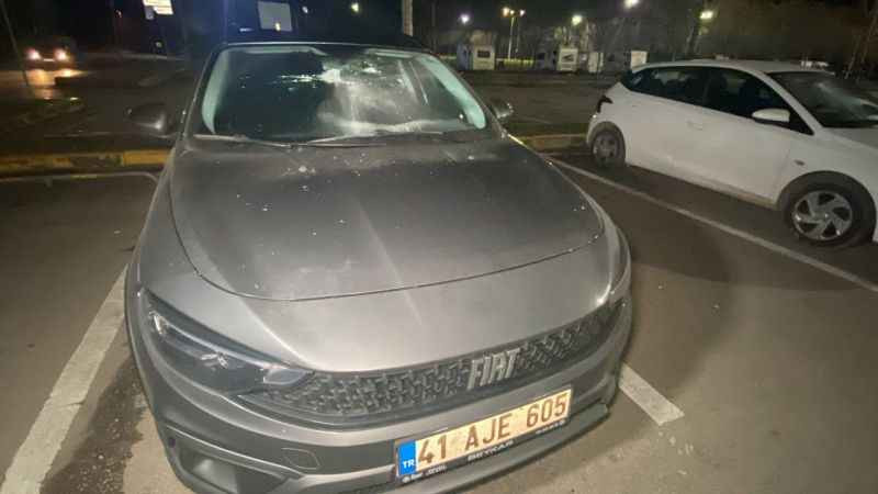 Kocaeli'de garip olay 35 aracın camını patlatıp kayıplara karıştılar