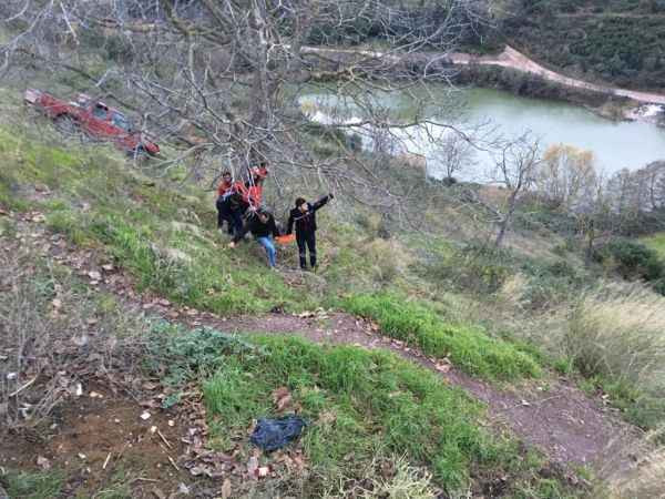 Uçuruma yuvarlanan kamyonetten son anda kurtuldu