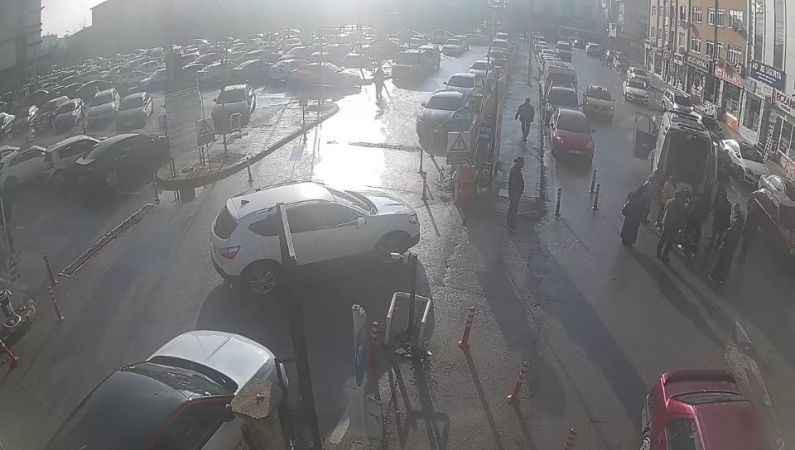 Ambulansın çarptığı yaşlı kadın hayatını kaybetti: O anlar kamerada