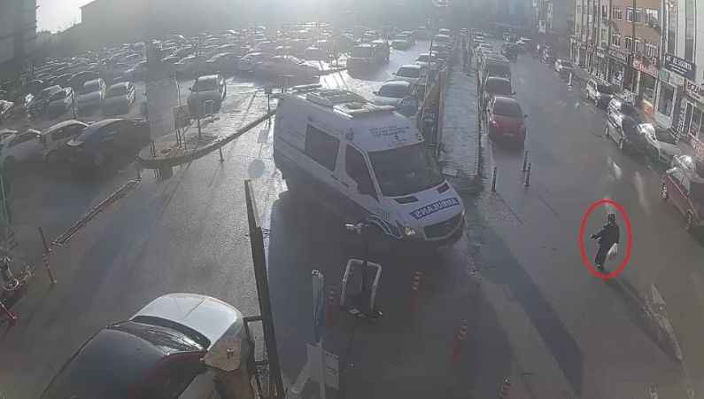 Ambulansın çarptığı yaşlı kadın hayatını kaybetti: O anlar kamerada
