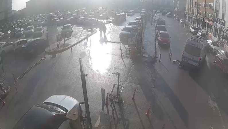 Ambulansın çarptığı yaşlı kadın hayatını kaybetti: O anlar kamerada