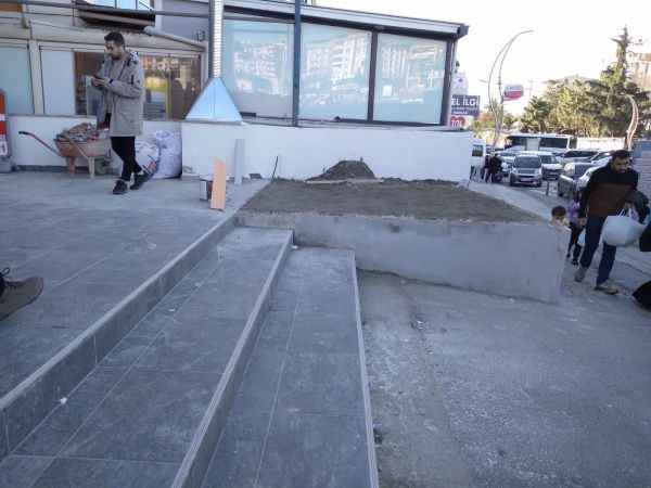 Bina önlü arkalı böyle büyütüldü! Belediye buna neden göz yumuyor?