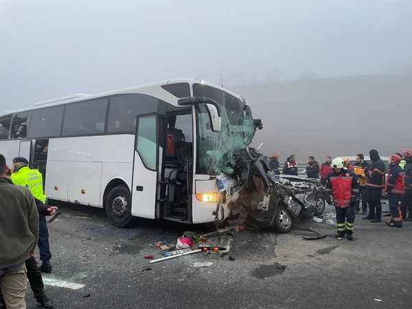 Sakarya geçişinde katliam gibi kaza, çok sayıda ölü, bir kısmı ağır onlarca yaralı