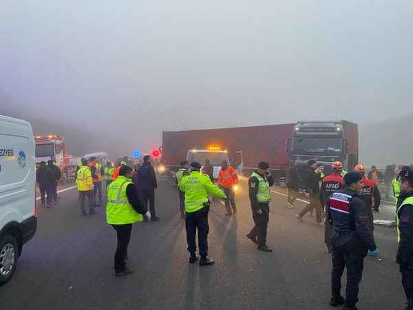 Sakarya geçişinde katliam gibi kaza, çok sayıda ölü, bir kısmı ağır onlarca yaralı