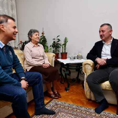 Büyükakın 2023'ün son saatlerini şehit ailelerinin yanında geçirdi