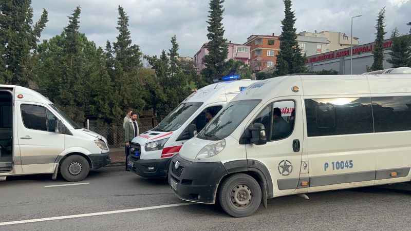 İşçi servisi ile kamyonet çarpıştı: Yaralılar var
