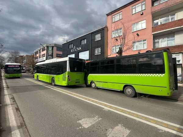 Özel halk otobüsü ile belediye otobüsü çarpıştı