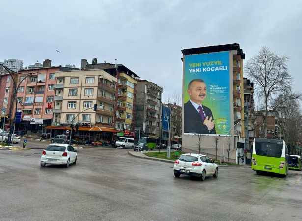 Büyükakın’a büyük afiş!