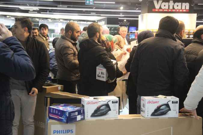 Mağazada 19 TL'ye ütü sattılar! Uzun kuyruklar oluştu!