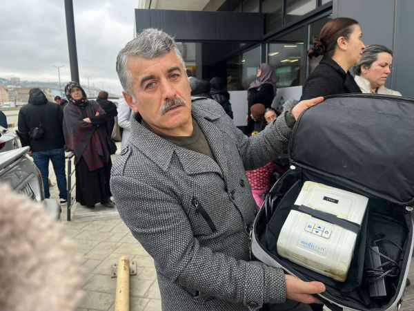 Hamileler, yaşlılar, cihazlı hastalar var! Sepetçi mağdurları SEDAŞ önünde toplandı!