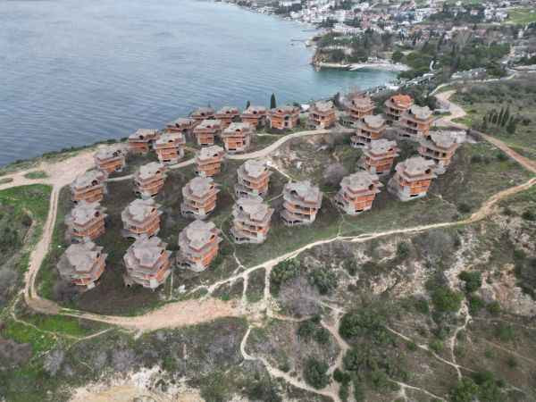 Bu villalar 28 yıldır inşaat halinde duruyor