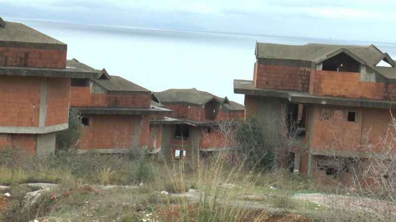 Bu villalar 28 yıldır inşaat halinde duruyor