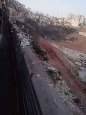 Toprak kaydı, yol çöktü, mahalle çöplüğe döndü