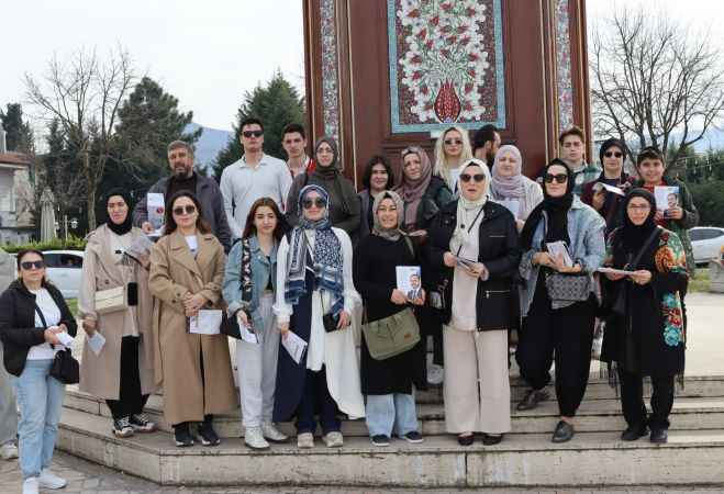 Ekibi, Ayaz’a bağımsız aday olduğunu unutturuyor